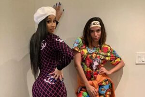 Anitta compartilha vídeo fazendo coreografia e Cardi B elogia