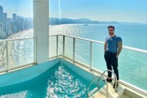 Vento provoca 'ondas' em piscina de triplex no 30º andar em SC: veja