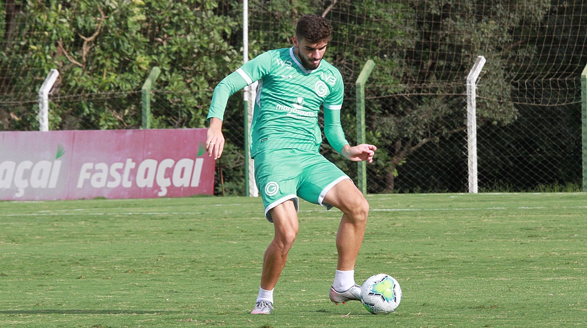 Heron durante treino no Goiás