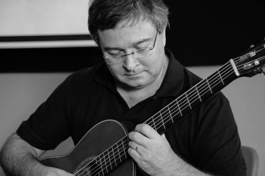 Camilo Carrara se apresenta no Em Casa Com Sesc nesta terça, 10