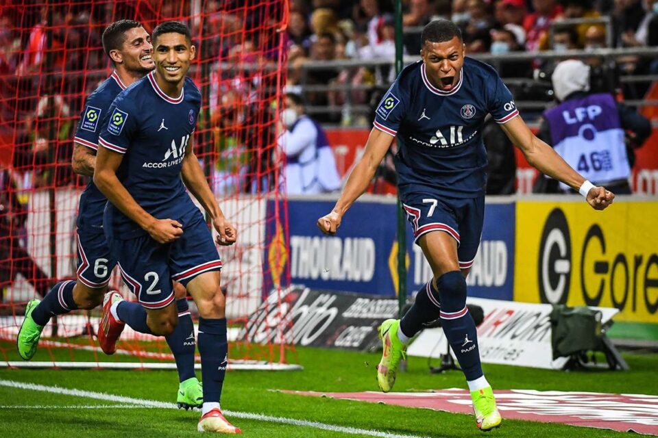 Mbappé comemora gol pelo PSG