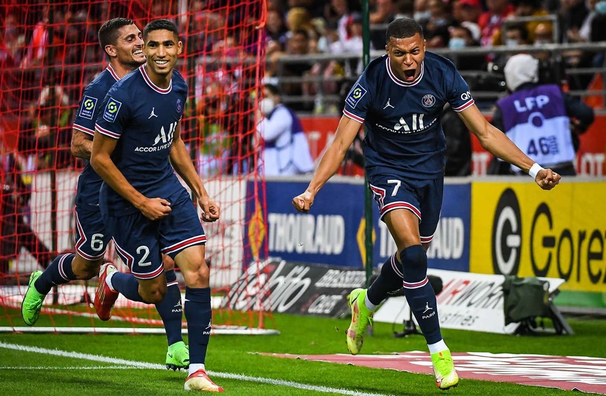 Mbappé comemora gol pelo PSG