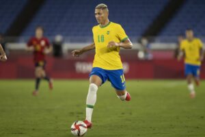 Richarlison durante partida dos Jogos Olímpicos de Tóquio