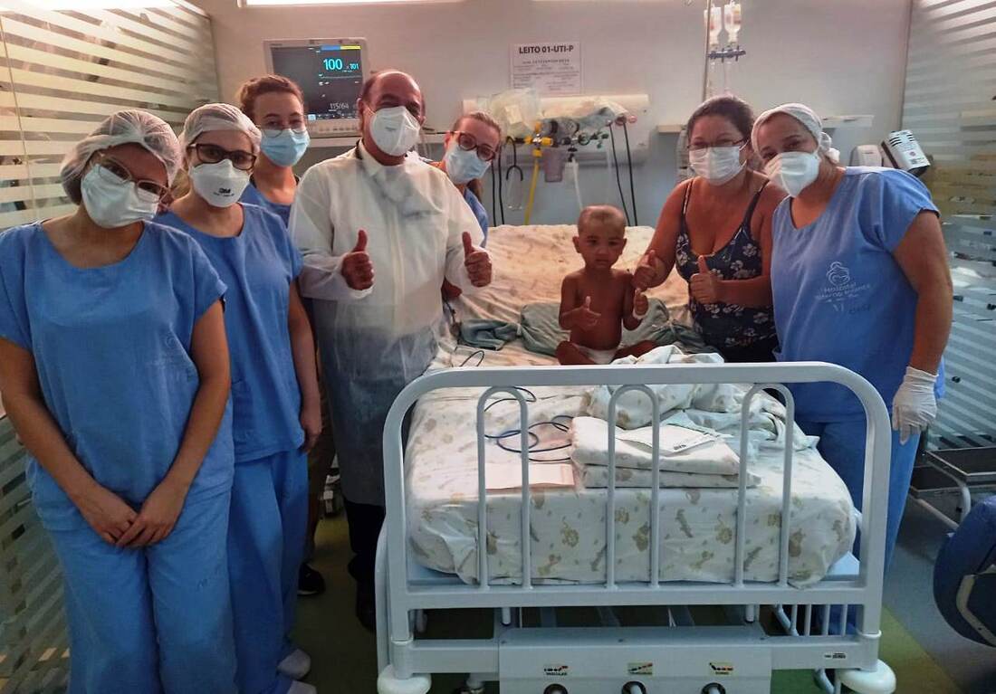 Criança de 2 anos deixa UTI após retirar tumor raro da cabeça, em Goiânia