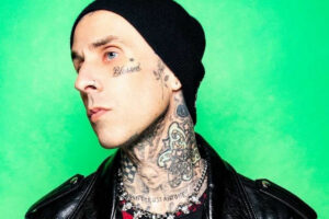 Travis Barker, do Blink 182, faz sua 1ª viagem de avião desde acidente de 2008