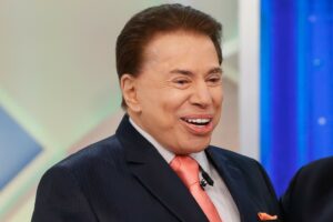 Filha de Silvio Santos Silvia Abravanel falou sobre como o pai age nos bastidores do SBT. Filha de Silvio Santos revela se apresentador usa peruca ou fez implante