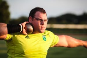 Darlan Romani durante arremesso de peso