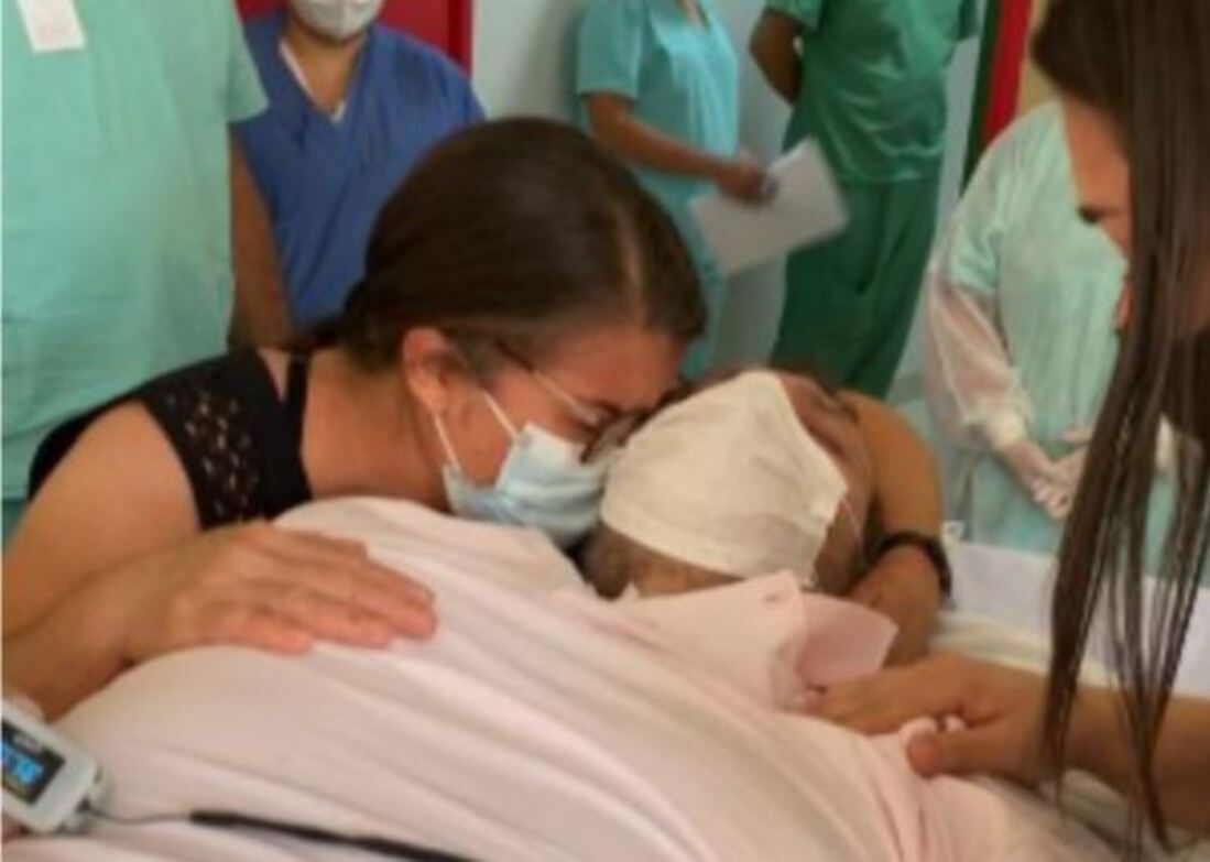 Covid-19: Em Goiás, mulher se emociona com alta do marido após 60 dias na UTI