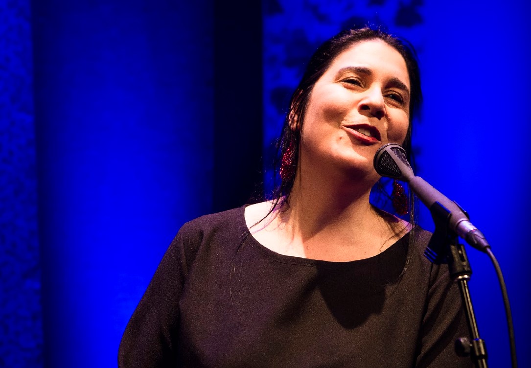 Em Casa Com Sesc apresenta Mônica Salmaso