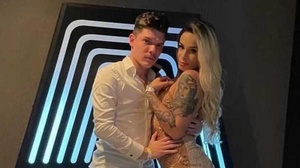 Mulher lamenta morte e diz que ator pornô deixou as drogas com sua ajuda. Rapaz foi encontrado morto na Grande Curitiba.