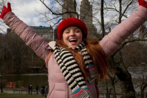 Larissa Manoela relata perrengues e não descarta carreira internacional