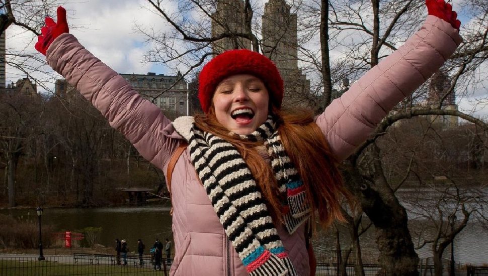 Larissa Manoela relata perrengues e não descarta carreira internacional