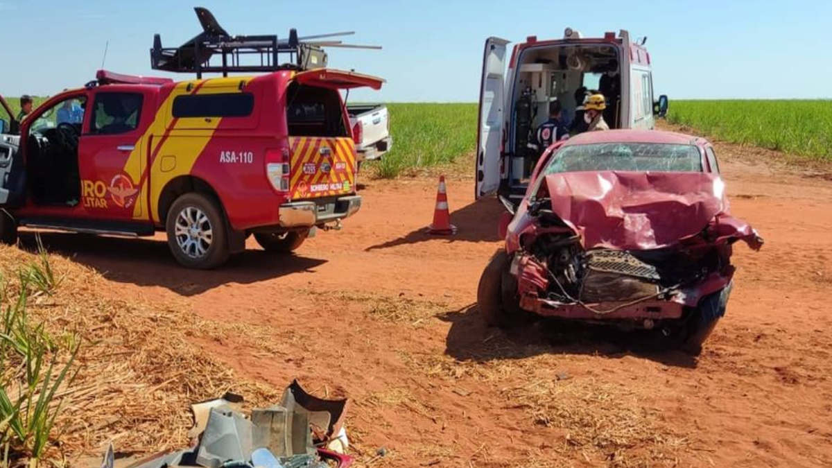 Colisão entre veículos deixa três pessoas feridas na zona rural de Mineiros