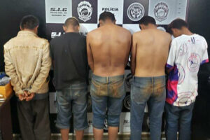 Cinco suspeitos de estuprar e matar menina indígena de 11 anos; o tio da vítima (primeiro à esquerda) foi achado morto em presídio de MS