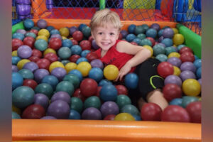 Mãe de criança com autismo denuncia que filho não é aceito em escolas de Trindade