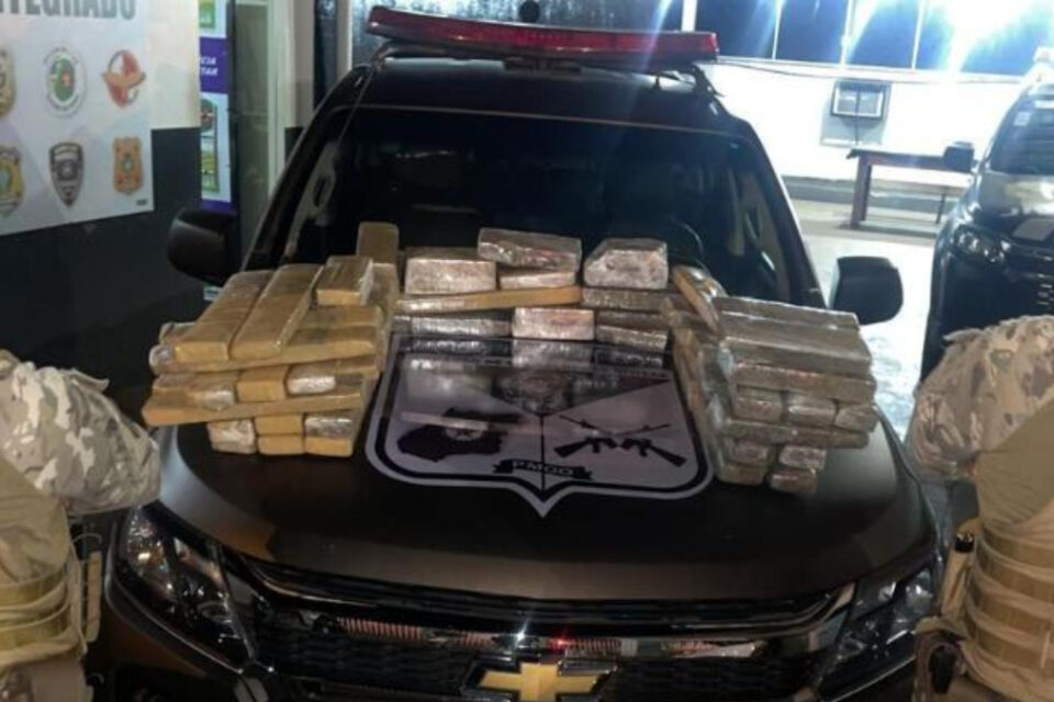 Polícia apreende 100 kg de maconha em porta-malas de carro em Rio Verde