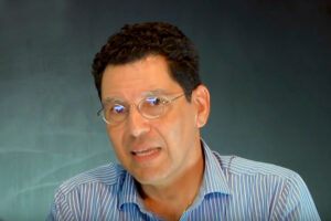 Dose extra é importante diante de novas variantes da covid, diz infectologista goiano