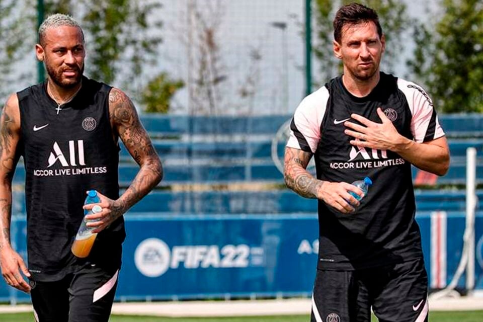 Neymar e Messi durante treino no PSG