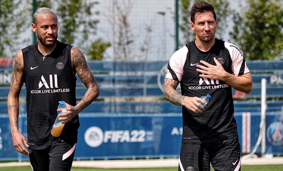 Neymar e Messi durante treino no PSG