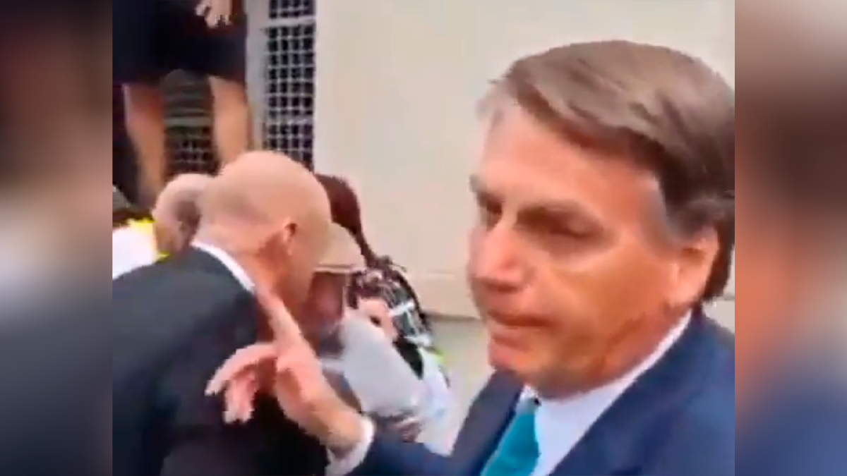 A apoiadores em SC, Bolsonaro xinga Barroso de 'filho da p...'