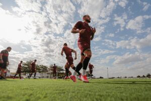 André Luís treina no Atlético-GO