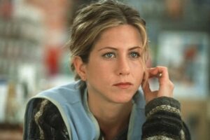 Jennifer Aniston rebate críticas por cortar relações com pessoas antivacina