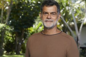 Eduardo passou quatro dias na unidade de saúde. Filha comemorou alta do ator