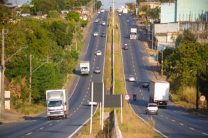 Número de ultrapassagens proibidas cresce 158% durante mês de férias nas BRs goianas