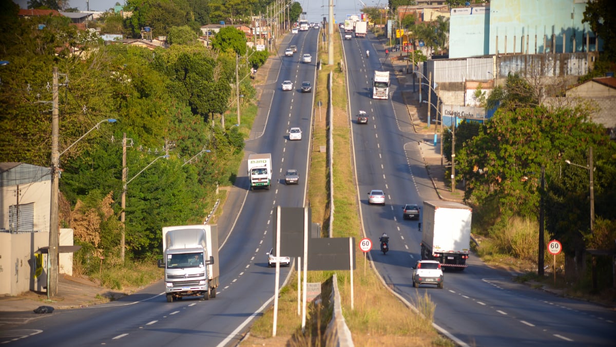 Número de ultrapassagens proibidas cresce 158% durante mês de férias nas BRs goianas