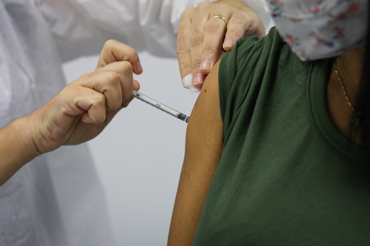 Goiânia tem 30 pontos para vacinação contra a Covid nesta segunda (30). São 21 pontos para a 1ª dose e 9 para a segunda dose. (Foto: divulgação/Prefeitura)