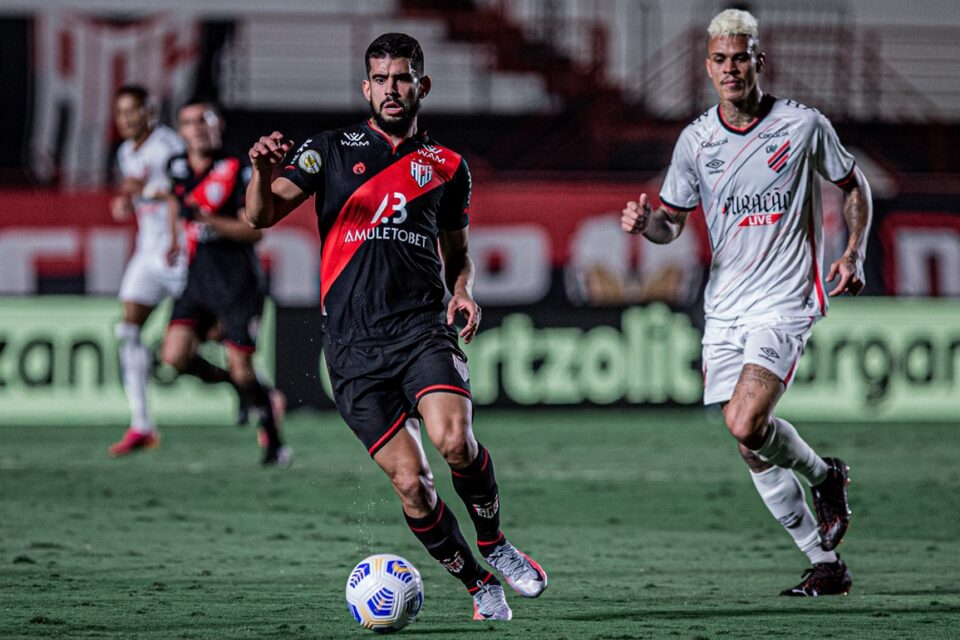 Atlético/GO e Athletico/PR
