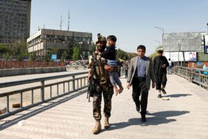 Talibã pede a companhias aéreas que retomem voos internacionais