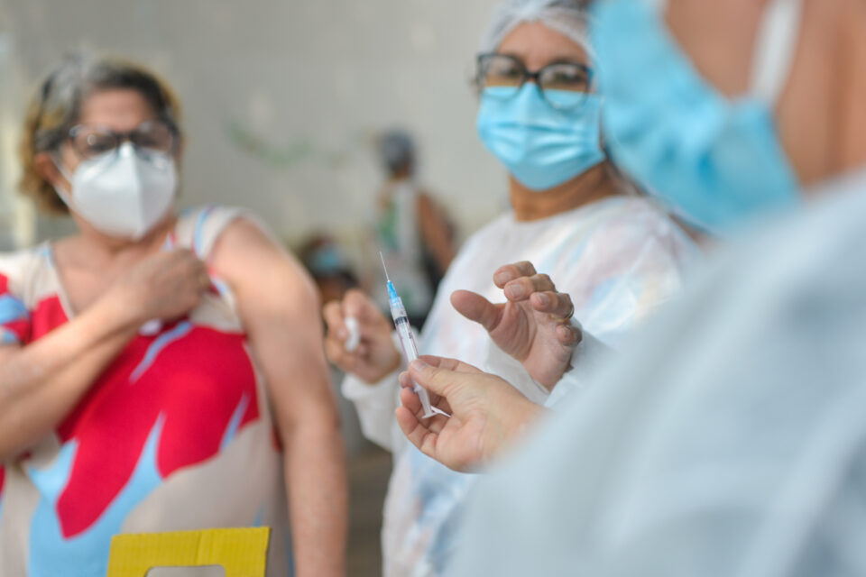 Dose de reforço contra Covid-19: entenda como vai funcionar a aplicação em Goiás