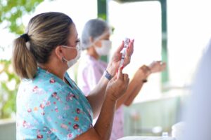 Durante está quinta-feira (5), Goiânia vacina pessoas com 33 anos ou mais contra a Covid-19. (Foto: Jucimar de Sousa/Mais Goiás)