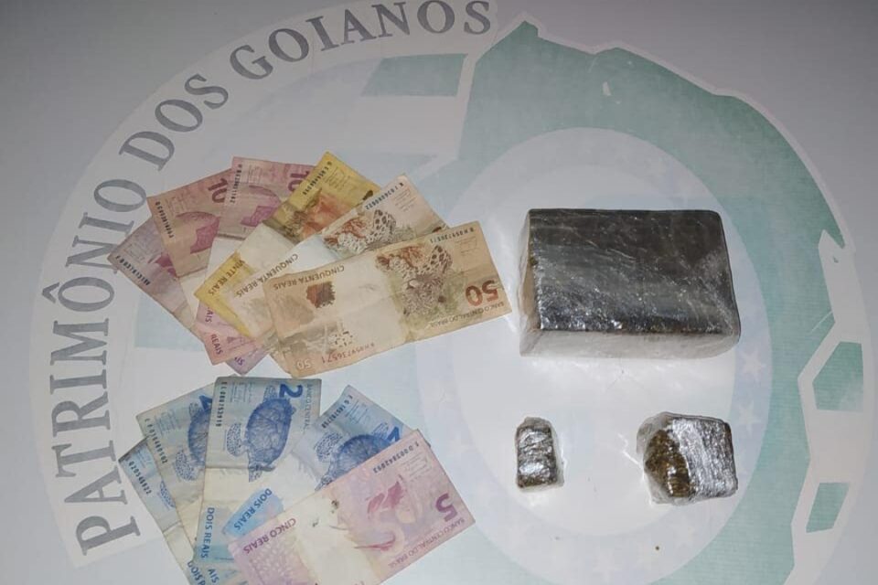 Dinheiro e maconha apreendidas pela PM em Aparecida