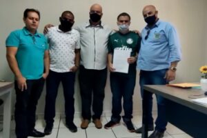 Suposta vítima de prefeito de São Simão vai à Câmara por impeachment