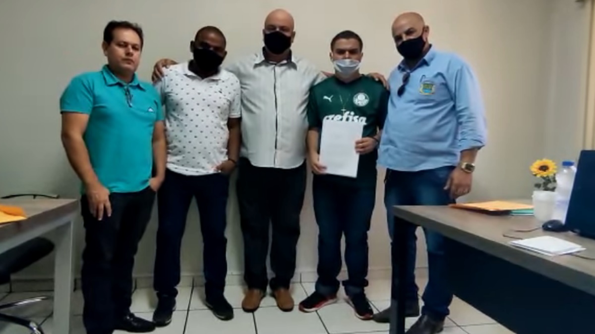 Suposta vítima de prefeito de São Simão vai à Câmara por impeachment