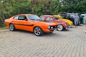 Exposição de carros antigos acontece em Goiânia