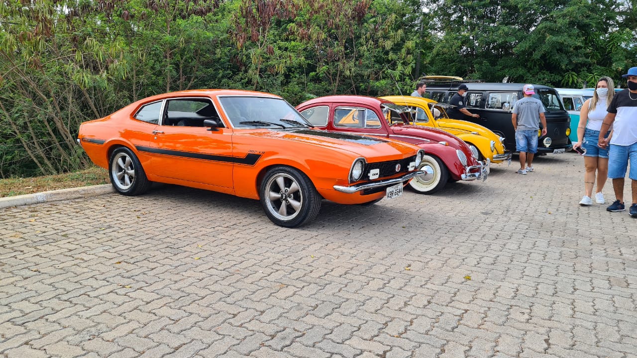 Exposição de carros antigos acontece em Goiânia