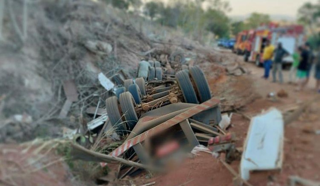 Acidente deixa motorista de caminhão morto na BR-194, em Portelândia (Foto: Divulgação/CBM)