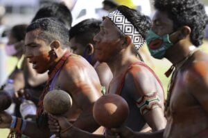 Indígenas voltam a protestar em Brasília contra marco temporal