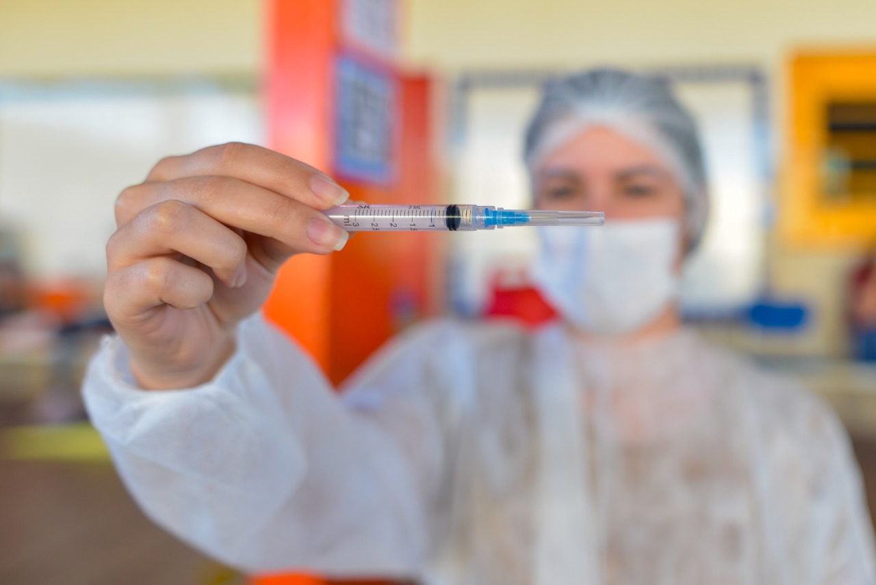 IMUNIZAÇÃO: Saiba onde se vacinar contra Covid em Goiânia nesta quinta-feira (26). Pessoas a partir de 18 anos já estão sendo contempladas. (Foto: Jucimar de Sousa/Mais Goiás)