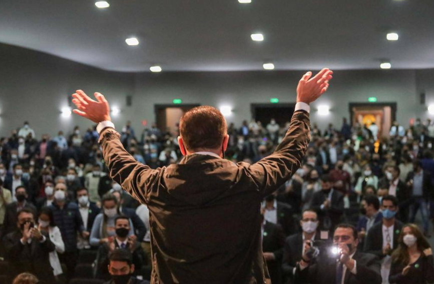 Governador João Doria (PSDB) durante evento com aglomeração no Auditório Ulyses Guimarães, dentro do Palácio dos Bandeirantes, nesta quinta-feira (12) - Reprodução/Twitter @jdoriajr