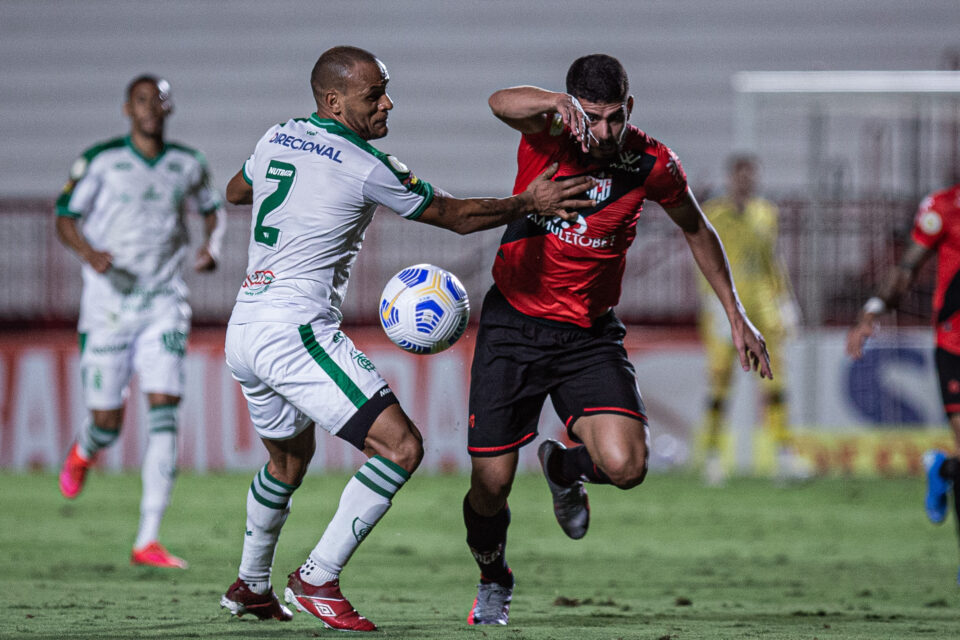 Imagem que ilustra a matéria Atlético-GO empata com América-MG e segue sem vencer em casa