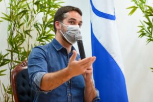 Tucanos assinam carta para que Eduardo Leite fique no PSDB