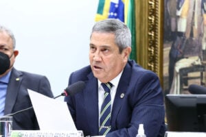 Ministro critica "insinuações generalizadas" contra militares