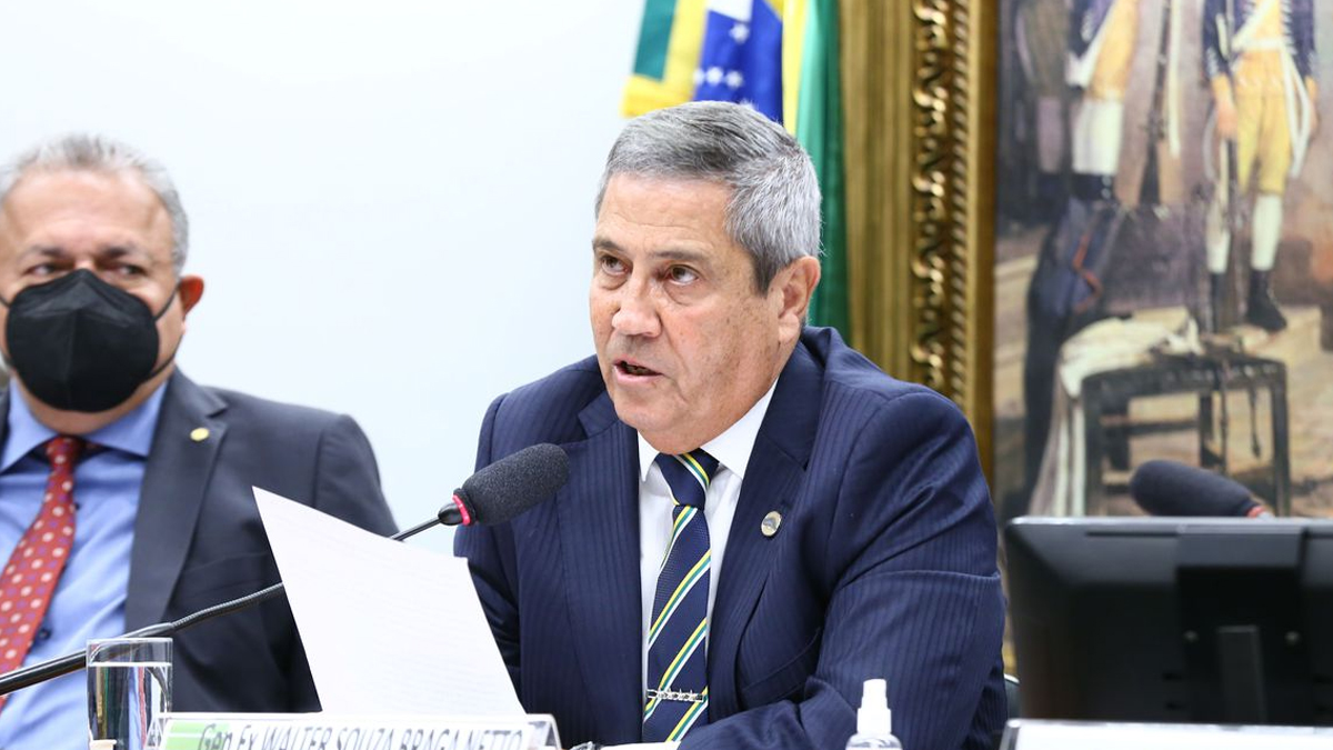 Ministro critica "insinuações generalizadas" contra militares