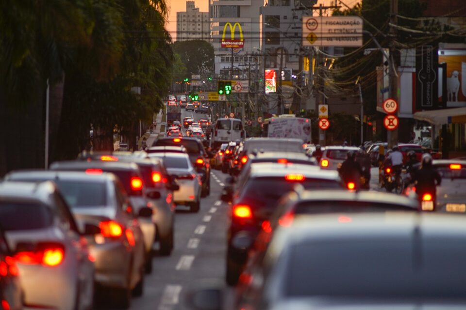 Justiça condena Uber após motorista cobrar a mais e pedir sexo oral para passageira, em Goiânia