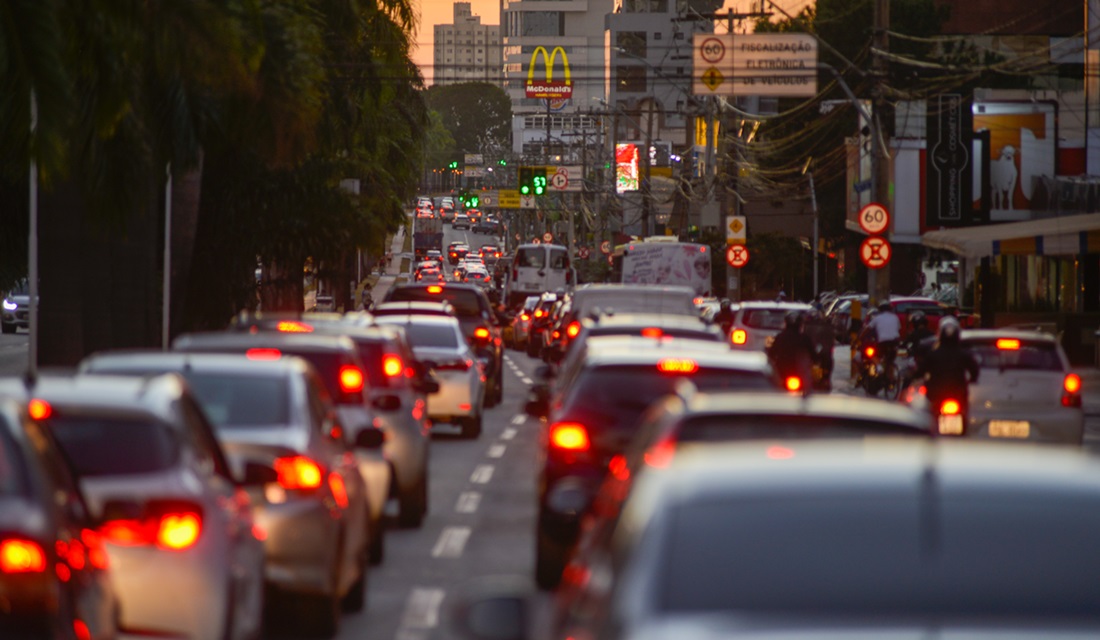 Justiça condena Uber após motorista cobrar a mais e pedir sexo oral para passageira, em Goiânia