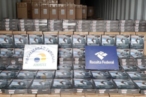 20 mil conversores de TV são apreendidos no porto de Santos (Foto: Receita Federal)